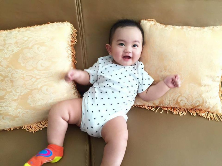 Những bức hình khác của con trai được Khánh Thi chia sẻ