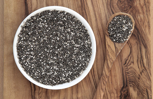 Hỗ trợ giảm cân: Hạt chia chứa rất ít calo nhưng lại có nhiều chất dinh dưỡng, do đó, thực phẩm này có thể hỗ trợ giảm cân nhanh chóng. Bên cạnh đó, loại hạt này còn chứa hàm lượng chất xơ lớn, tạo cảm giác no nhanh chóng và hỗ trợ hệ tiêu hóa hoạt động hiệu quả. Ảnh: Getty.