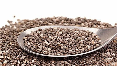 Chống loãng xương hiệu quả: Hạt chia có chứa đầy đủ các thành phần dinh dưỡng giúp đẩy xương khỏe mạnh như: canxi, phốt pho, magie, kẽm… Hạt chia có thể được coi là một nguồn cung cấp canxi lý tưởng đối với những người không uống sữa vì trong thực phẩm này có hàm lượng canxi cực cao, cao hơn so với hầu hết các sản phẩm sữa. Ảnh: Getty.