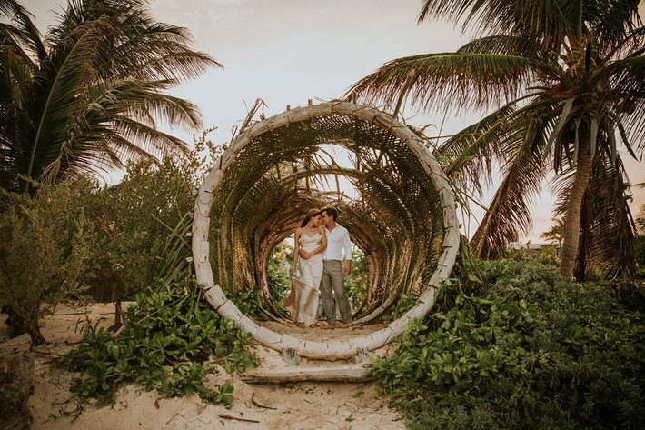 Khung cảnh lãng mạn để chụp ảnh cưới ở Casa Malca, Tulum, Quintana Roo, Mexico. Ảnh: Cosmopolitan.
