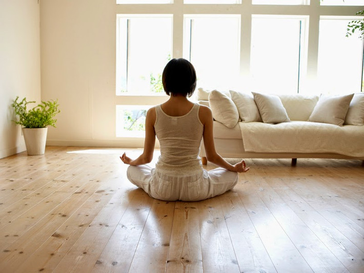 7. Thiền: Một số bài thiền định rất hiệu quả trong việc giúp bạn có giấc ngủ ngon. Bạn có thể lên mạng tìm kiếm một số bài tập đơn giản để tự thực hiện tại nhà.
