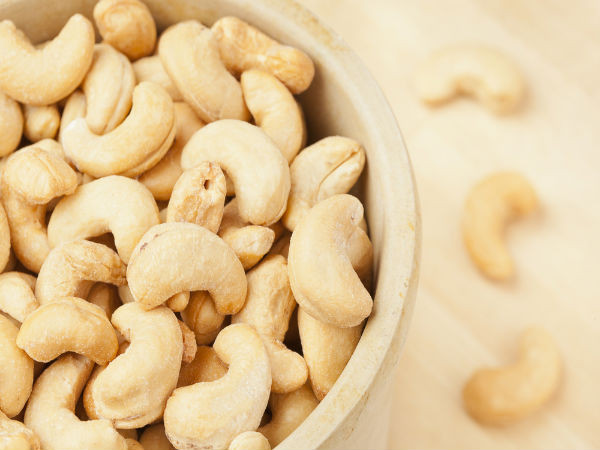 Hạt điều: Ngoài protein, hạt điều cũng chứa lượng sắt dồi dào. 1/4 chén hạt điều chứa khoảng 2gram sắt. Ảnh: Boldsky.