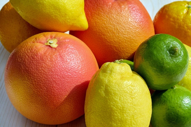 10. Quả cam quýt: Cam quýt giàu vitamin C, làm giảm mức insulin và làm cho cơ thể tiêu hóa chất béo nhanh hơn. Do đó, hãy thêm cam, bưởi và nước chanh vào thực đơn ăn uống hàng ngày của bạn. Ảnh: Pixabay.