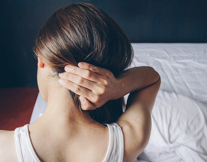 Ngoài ra, bạn cũng cần lưu ý rằng, đau mỏi vai gáy không chỉ có thể là vấn đề của cột sống cổ mà vùng phản xạ thần kinh của tim cũng có thể chiếu sang cổ và vai, do đó, đau cột sống cổ lâu ngày phải đi kiểm tra ngay, không được sơ ý để tránh sơ suất gây nguy hiểm đến tính mạng.