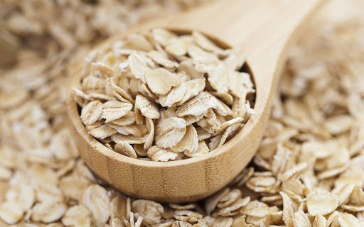 Đến bệnh viện khám, cô Lý không ngờ mình bị mỡ máu cao. Lúc đó, bác sĩ khuyên cô Lý nên kiểm soát chế độ ăn, ăn nhiều rau xanh, ăn ít dầu mỡ, hạn chế đồ nhiều tinh bột, đồ nhiều đường, thức ăn nhiều muối.