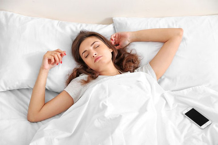 Thức dậy sớm độc hại hơn thức khuya? Theo lẽ thường, người ta tin rằng dậy sớm tốt cho sức khỏe hơn thức khuya. Tuy nhiên, một nghiên cứu được thực hiện tại Mỹ cho những người tham gia nghiên cứu ngủ 4 tiếng. Kết quả, những tình nguyện viên ngủ từ 23h đến 3h ngày hôm sau có tình trạng tồi tệ hơn những tình nguyện viên ngủ từ 3h đến 7h.