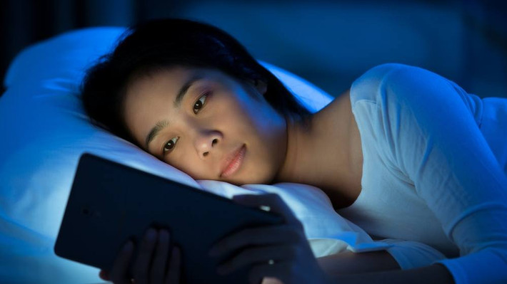 Đi ngủ sớm và dậy sớm hay hơn là đi ngủ muộn và dậy muộn? Mỗi người có cách ngủ khác nhau, có những “cú đêm” thích ngủ muộn, có những “chú chim” thích dậy sớm. Điều này chủ yếu phụ thuộc vào gen, thói quen sống và làm việc.