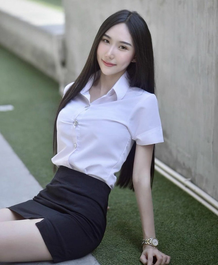 Đam mê du lịch, cô nàng cũng thường khoe cuộc sống sang chảnh, tham gia nhiều sự kiện và nghỉ dưỡng ở những khu resort, điểm du lịch nổi tiếng.