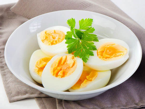 Liên tục như vậy suốt 2 năm. Gần đây, Tiểu Lăng cảm thấy kỳ lạ, cơ thể giống như nặng hơn. Sau khi cân lại, chàng trai phát hiện mình quả thật tăng cân. Ngay lập tức, Tiểu Lăng điều chỉnh chế độ ăn uống và tăng cường độ tập thể dục để bắt đầu giảm cân.