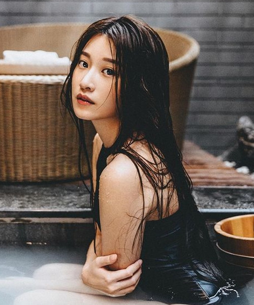 Mới đây, Lư Hân Dư đăng tải những hình ảnh ở suối nước nóng, thu hút được hàng chục ngàn lượt yêu thích và chia sẻ.