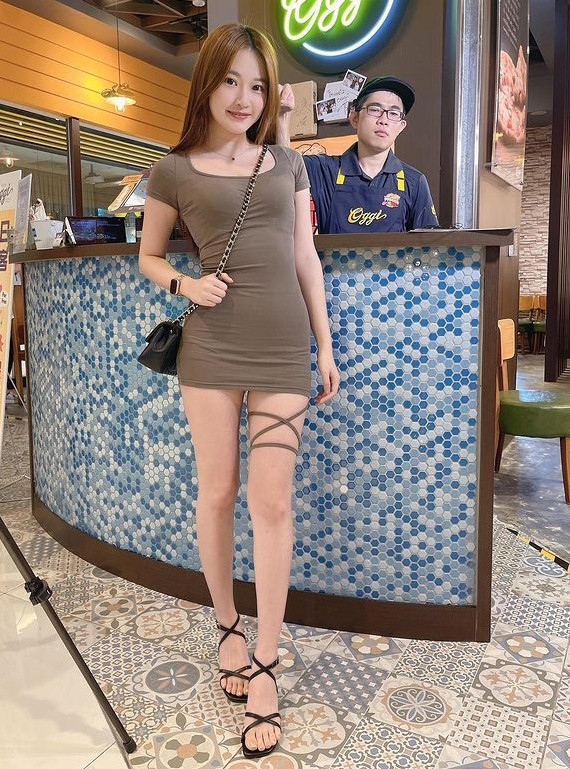 Để được như thế, Lư Hân Dư rất chăm chỉ luyện tập thể hình giữ dáng. Cô nàng cho biết, phải kiên trì, duy trì liên tục việc tập luyện thì mới có tác dụng.