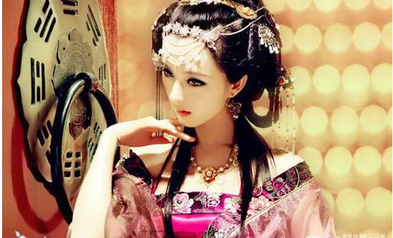 Tuy nhiên, thời gian trị vì của Tùy Dạng Đế Dương Quảng không kéo dài bao lâu do ham mê tửu sắc và nhiều nơi xảy ra chiến loạn. Cuối cùng, Dương Quảng bị một vị tướng có tên Vũ Văn Hóa Cập giết. Tiêu hoàng hậu bị ép trở thành thiếp của Vũ Văn Hóa Cập.