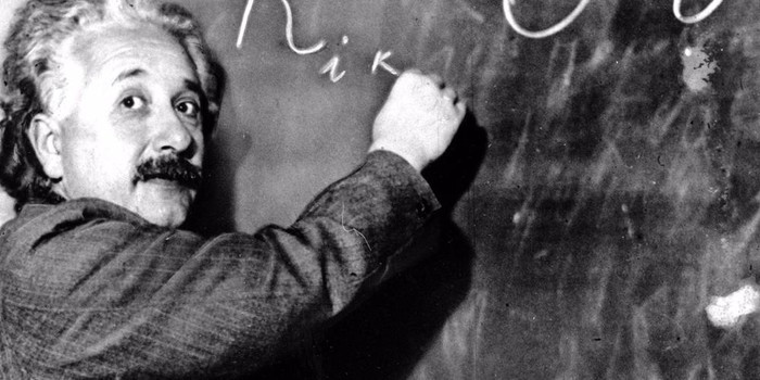 Theo Einstein, chính sách cai trị tàn bạo, đẫm máu của Hitler đã hủy hoại cuộc sống của những người sống xung quanh ông.