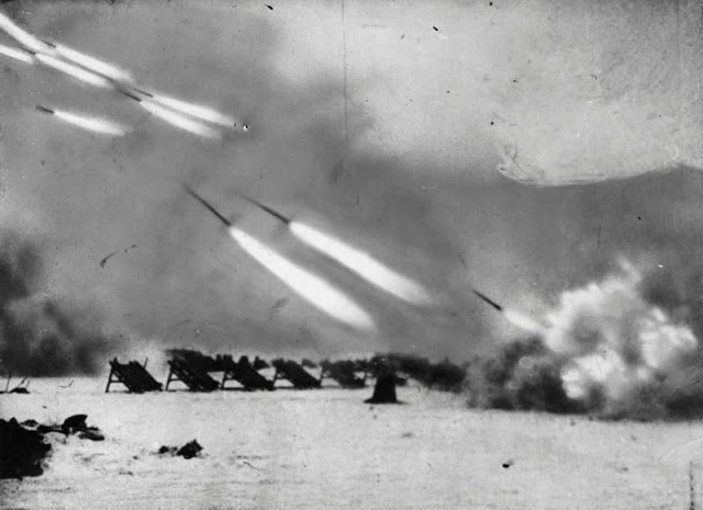 Mặc dù ban đầu phát xít Đức chiếm được lợi thế nhưng không thể chiếm được Stalingrad do quân và dân Liên Xô chiến đấu anh dũng, kiên cường để bảo vệ quê hương.