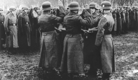 Điển hình là sự kiện diễn ra vào tháng 3/1945. Khi ấy, lính Đức quốc xã đã thực hiện một cuộc thảm sát kinh hoàng tại khu vực Westphalia-Lippe ở Đức.