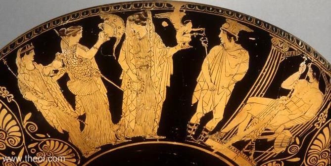 Khi nhìn thấy trái táo trên, cả nữ thần Athena, Aphrodite và Hera đều muốn có và xảy ra tranh cãi ai mới là người xứng đáng.