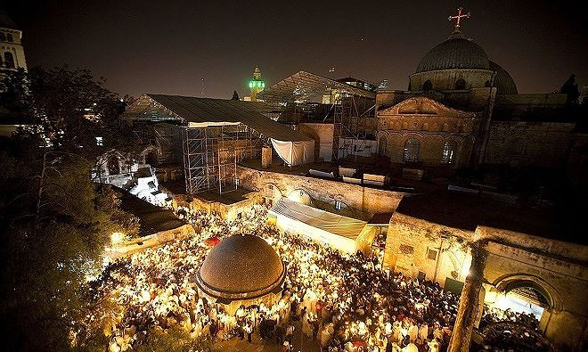 Mỗi năm, hàng triệu tín đồ Thiên Chúa giáo hành hương về Jerusalem để thăm nhà thờ Mộ Chúa Jesus và cầu nguyện.