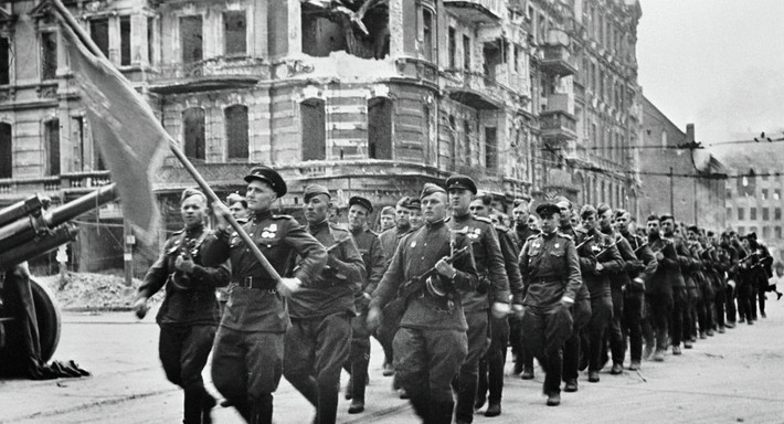 Đến ngày 4/9/1945, Hồng quân Liên Xô giành chiến thắng và góp phần đẩy phe phát xít đến thất bại hoàn toàn.