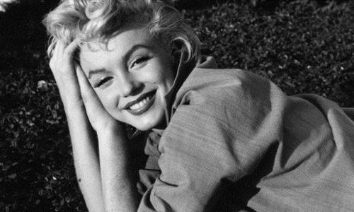 Ngày 19/5/1962, Marilyn Monroe hát bài nhạc nổi tiếng “Happy Birthday Mr. President” trong ngày sinh nhật của Tổng thống Kennedy gây xôn xao dư luận.