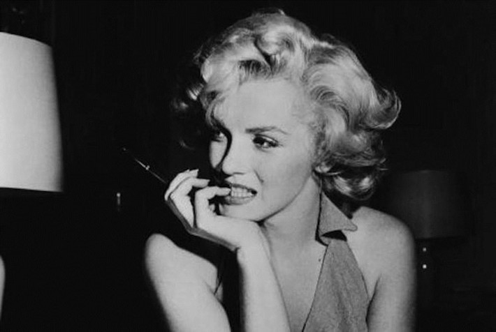 Cô đào Marilyn Monroe có 3 cuộc hôn nhân nhưng đều tan vỡ. Sau 3 "lần đò", nữ minh tinh này có nhiều cuộc tình với những nhân vật quyền lực.