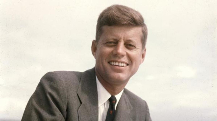 Xung quanh hòn đảo không có thức ăn nên ông Kennedy và 10 thủy thủ tàu PT-109 chỉ có thể uống nước dừa trên đảo để sống sót qua ngày.