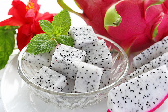 Bên cạnh đó, thanh long có chứa chất xơ, có thể trì hoãn sự hấp thụ đường, do đó lượng đường trong máu sẽ không tăng quá nhanh, điều này rất hữu ích cho sự ổn định của bệnh tiểu đường.