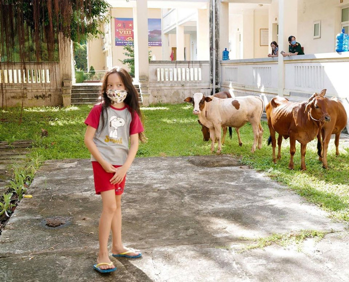 Hình ảnh của con trai Hồng Nhung trong khu cách ly.
