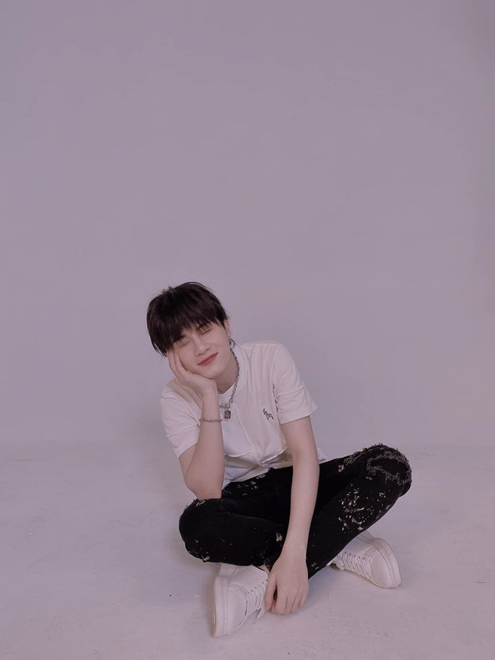 TP.HCM mưa lớn, Jack ước có cá kho tiêu ăn. "Thèm thôi chứ hôm nay bạn ăn chay", ca sĩ trêu fan.