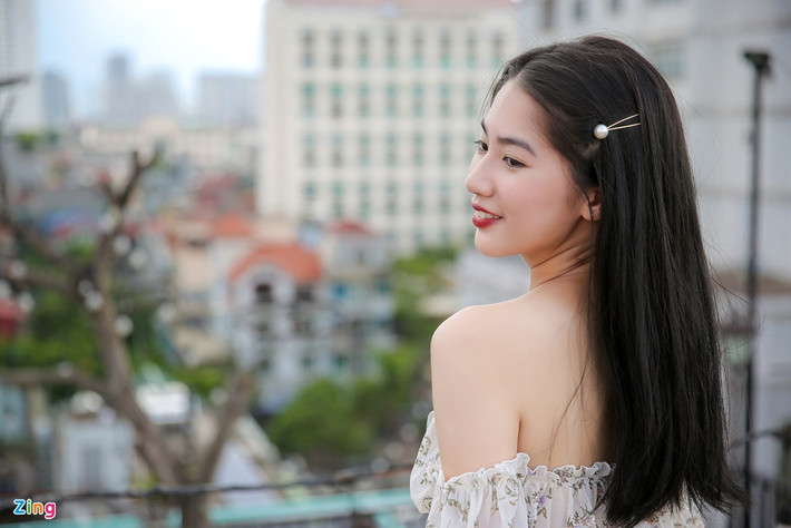 Khi được hỏi về các thí sinh 10X dự thi lần này, Hà Thi đánh giá có nhiều ứng viên mạnh, vừa xinh đẹp, học giỏi, năng động.