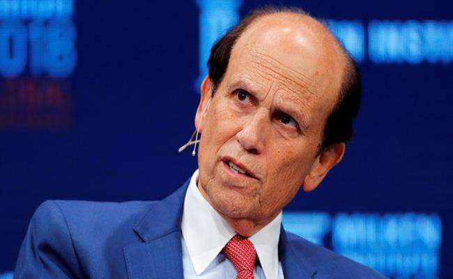 Milken bị điều tra sau khi bị tố giác thực hiện hành vi nội gián, tỷ phú này bị kết án 6 tội danh liên quan đến vi phạm hoạt động giao dịch chứng khoán và trốn thuế, phải trả khoản tiền phạt lên tới 600 triệu USD. Do tích cực hợp tác với cơ quan điều tra, Milken chỉ phải ngồi tù 2 năm và bị cấm giao dịch chứng khoán vĩnh viễn.