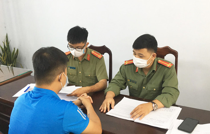 Ngày 4/5 Công an huyện Hòa Vang (Đà Nẵng) triệu tập chủ tiệm điện thoại phát tán phiếu xét nghiệm COVID-19 giả trên mạng xã hội.