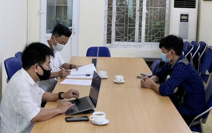 Ngày 7/5, Sở Thông tin và Truyền thông TP Hải Phòng đã quyết định xử phạt D.Đ.V. (SN 1993, thường trú tại huyện An Lão, Hải Phòng) số tiền là 7,5 triệu đồng và chuyển hồ sơ tới Thanh tra Sở Thông tin và Truyền thông TP Hà Nội để xử lý theo thẩm quyền đối với N.H.T. (hiện đang tạm trú tại quận Thanh Xuân, TP Hà Nội) do cá nhân này cung cấp, chia sẻ thông tin sai sự thật về tình hình dịch COVID-19trên địa bàn TP Hải Phòng.