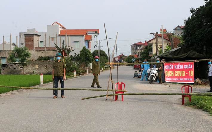 9. Hà Nam: Sau khi ghi nhận nhiều ca dương tính với SARS-CoV-2 trong cộng đồng, tỉnh Hà Nam đã ra quyết định cách ly xã hội từ 13h chiều ngày 1/5/2021 đối với xã Đạo Lý, huyện Lý Nhân (Hà Nam).