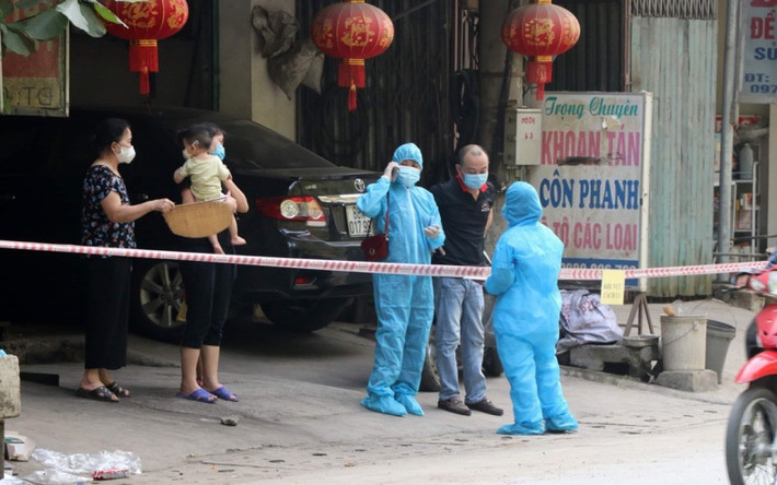 2. Hòa Bình: TP Hòa Bình thực hiện giãn cách xã hội từ 0h ngày 10/5, cho đến khi có thông báo mới. Cụ thể, tạm dừng các cuộc họp, các hoạt động vui chơi giải trí, các cơ sở ăn uống tập trung đông người không cần thiết, hạn chế đi lại trừ các trường hợp cấp thiết hoặc các phương tiện vận chuyển nhu yếu phẩm thiết yếu.