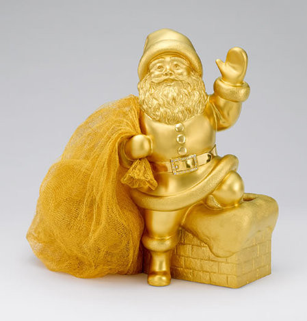 Ông già Noel bằng vàng này là một sản phẩm của hãng trang sức Ginza Tanaka. Được làm từ 20 kg vàng, sản phẩm cao 41 cm và có giá trị 2,5 triệu USD.