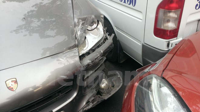 Xe Koleos bị nhẹ nhất, lái xe sau khi trình bày lời khai với cơ quan chức năng đã chủ động đánh xe khỏi hiện trường.