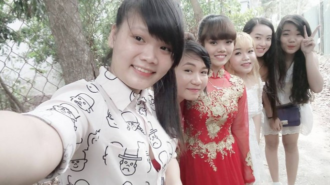 Câu chuyện cảm động về đám cưới đơn thân đã nhận được rất nhiều sự quan tâm, đồng cảm từ cộng đồng mạng. Những lời chia sẻ thể hiện sự khâm phục của mọi người với quyết định của Thư và rất nhiều lời chúc mong cô gái luôn hạnh phúc.