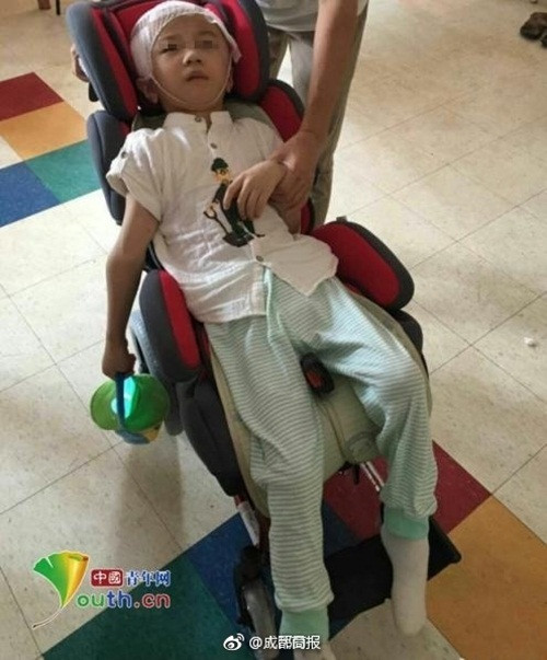 Cha mẹ ruột của Bằng Bằng kết hôn vào năm 2008 và ly hôn vào năm 2015. Khi đó, Bằng Bằng ở với mẹ, tuy rằng thiếu vắng bóng cha nhưng cậu bé vẫn được sống một cuộc sống vui vẻ, đầy đủ. Thế nhưng, tất cả thay đổi khi bất chợt vào một ngày đầu năm 2016, cha của Bằng Bằng đến đón cậu bé và không cho mẹ cậu tiếp xúc. (Nguồn Sina)