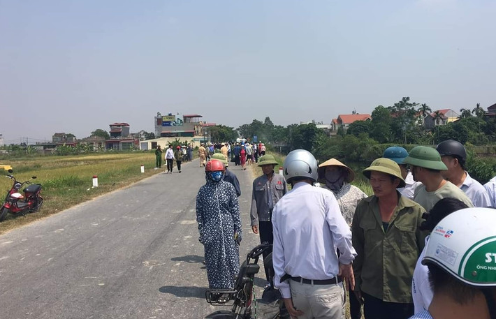 Ngay khi nhận được thông tin vụ việc, lực lượng CSGT Công an huyện Nam Sách phối hợp với các đơn vị chức năng khám nghiệm hiện trường, điều tra làm rõ vụ tai nạn.