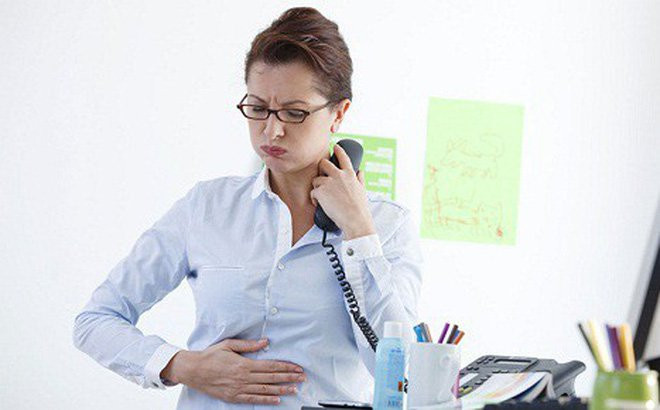 Khi đường tiêu hóa tạo ra quá nhiều khí để tống ra ngoài sẽ phát ra tiếng kêu trong dạ dày. Ngoài ra, dị ứng đường ruột và chuột rút có thể khiến cơ thể không hấp thụ được đường lactose và gây ra tiếng ruột. Bạn cần chú ý ăn những loại thức ăn nhẹ, giàu chất xơ để hỗ trợ đường tiêu hóa làm việc tốt hơn, trơn tru hơn.