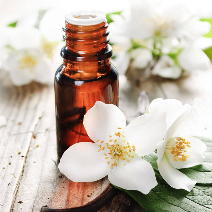 Chiết xuất vani cũng vậy, đây là loại hương liệu dùng nhiều trong cuộc sống hàng ngày. Có người nói vani có hạn sử dụng là mãi mãi nhưng không đúng, khi mở nắp, chiết xuất đã tiếp xúc với oxy và chắc chắn có biến đổi. Để quá lâu sẽ có vị ôi, khét, không nên sử dụng.