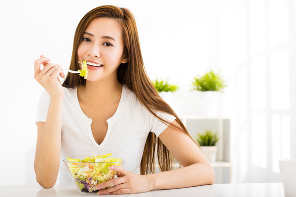 Vì vậy, nếu muốn tránh bị trầm cảm, tất cả mọi người, đặc biệt là phụ nữ, hãy cố gắng ăn thật nhiều trái cây, rau quả. Thực sự trái cây không chỉ giúp làm giảm căng thẳng mà còn bổ sung rất nhiều vitamin, dưỡng chất cần thiết cho cơ thể con người, giảm thiểm được một số bệnh.