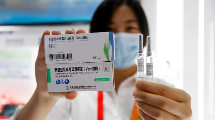 Dữ liệu an toàn được giới hạn cho những người trên 60 tuổi (do số lượng nhỏ người tham gia thử nghiệm lâm sàng). Mặc dù không có sự khác biệt về hồ sơ an toàn của vắc-xin Sinopharm ở người lớn tuổi so với nhóm tuổi trẻ hơn nhưng các quốc gia vẫn đang cân nhắc sử dụng vắc-xin này ở những người trên 60 tuổi và duy trì giám sát an toàn tích cực.