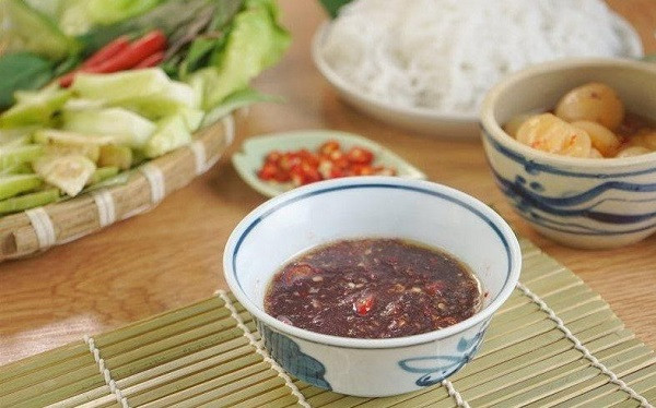 Tôm và mắm tôm được nhiều người ưa chuộng nhờ hương vị đậm đà. Thế nhưng tháng cô hồn thì tốt nhất bạn nên kiêng cả tôm và mắm tôm vì món này nằm trong danh sách kiêng kị.
