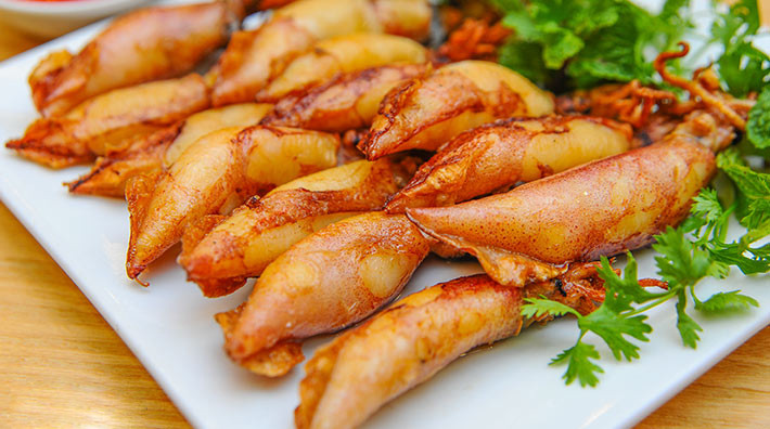 Vậy để an yên vượt qua tháng cô hồn, tốt nhất bạn không nên ăn mực. Dù sao cũng chỉ nhịn vài ngày, không có gì là không được. Một số người còn kiêng ăn mực vào các dịp như đầu tháng, thi cử, khai trương, tân gia cũng vì không muốn xui xẻo.