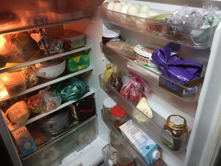 Cũng theo bác sĩ Trần, những người bị viêm màng não cho vi khuẩn Listeria meningitis có thể có những triệu chứng như nôn mửa, cứng cổ, đau đầu, sốt và một số triệu chứng khác.
