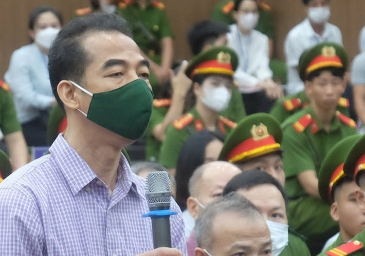 Bị cáo Tô Anh Dũng - cựu Thứ trưởng Bộ Ngoại giao, nhận hối lộ 21,5 tỷ đồng, đã nộp 16,2 tỷ; truy thu 5,3 tỷ. Viện Kiểm sát đề nghị tiếp tục phong tỏa, tạm dừng giao dịch giấy chứng nhận quyền sử dụng đất...(Ảnh: VOV)