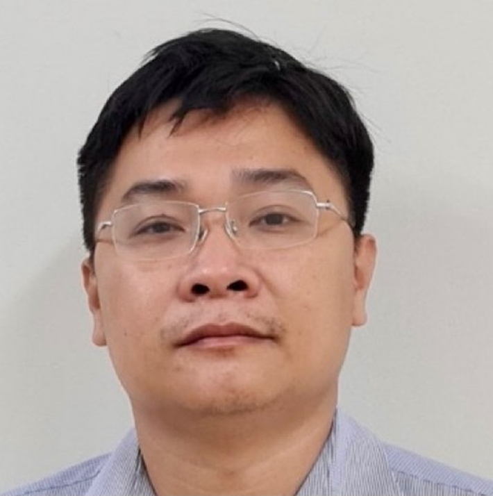 Bị cáo Ngô Quang Tuấn - cựu Chuyên viên Vụ Hợp tác Quốc tế, Bộ Giao thông vận tải, nhận hối lộ hơn 1,8 tỷ đồng, đã trả hơn 1 tỷ cho người đưa hối lộ, gia đình nộp 300 triệu, còn phải truy thu 490 triệu để sung vào ngân sách Nhà nước.