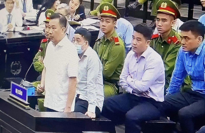 Bị cáo Chử Xuân Dũng, cựu Phó Chủ tịch UBND thành phố Hà Nội cùng mức 4-5 năm tù;