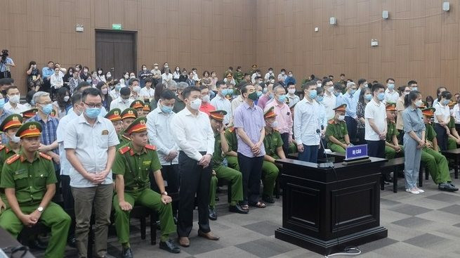 Bị cáo Nguyễn Mai Anh, cựu chuyên viên Vụ Quan hệ Quốc tế, Văn phòng Chính phủ cùng bị đề nghị từ 6-7 năm tù;